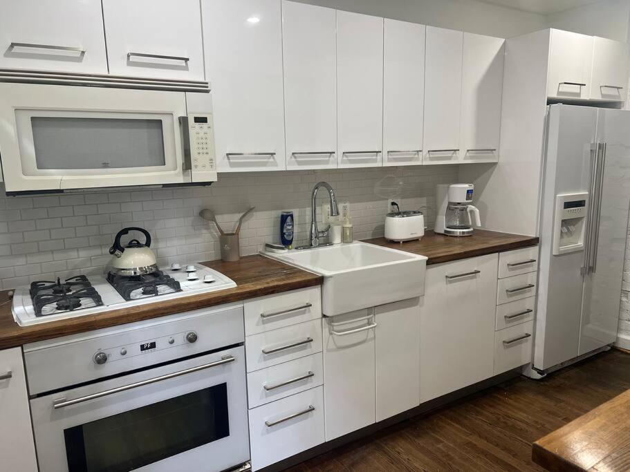 3-Bedroom House With Cute Patio Explore Dc On Foot Washington Kültér fotó