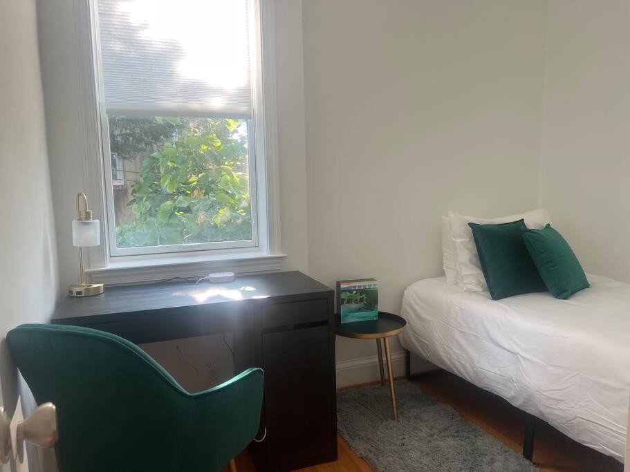 3-Bedroom House With Cute Patio Explore Dc On Foot Washington Kültér fotó